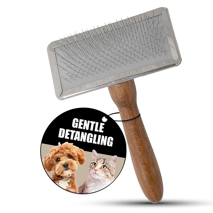 Tauro Pro Line Wooden Dog Brush for Shedding - Long & Short Hair Deshedding & Detangling Brown Slicker Brush for Dog & Cat Grooming - Flexible Cushion & Lightweight, Ideal for All Coat Types, M
