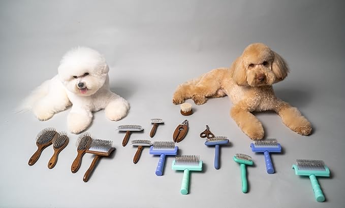 Tauro Pro Line Wooden Dog Brush for Shedding - Long & Short Hair Deshedding & Detangling Brown Slicker Brush for Dog & Cat Grooming - Flexible Cushion & Lightweight, Ideal for All Coat Types, M